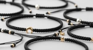 Juodo siulo apyrankes siuolaikineje juvelyrikoje